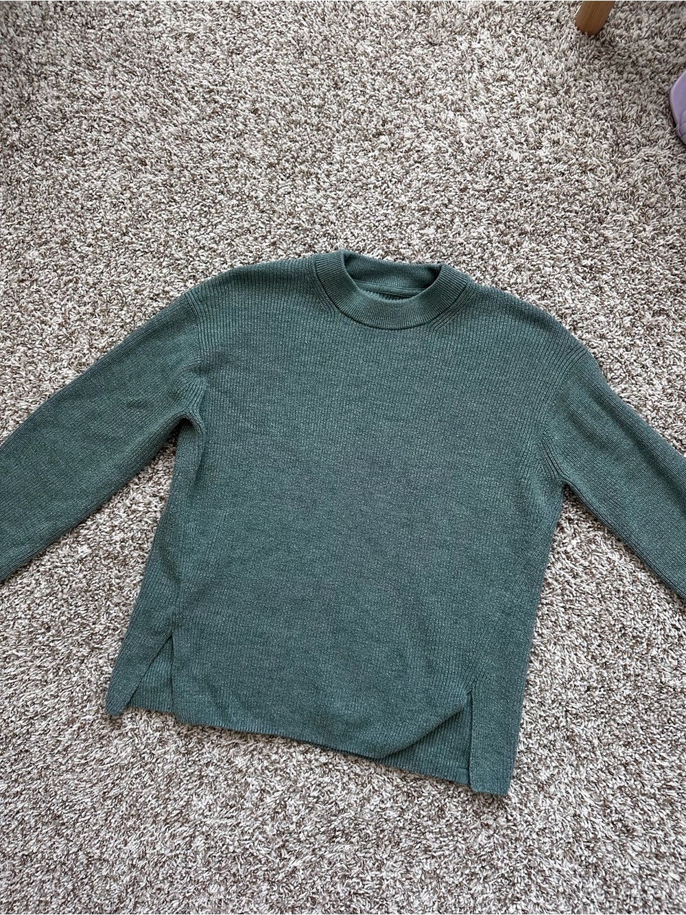 Women’s Lululemon Merino Wool Blend Rib Crewneck
Sweater in Green Heathered